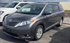 2017 Toyota Sienna XLE Premium 8-Passenger