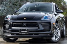 2025 Porsche Macan T