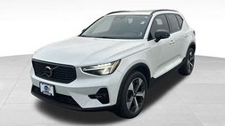 2023 Volvo XC40 B5 Plus Dark Theme