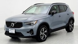 2023 Volvo XC40 B5 Plus Dark Theme