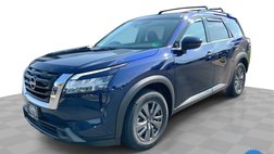 2022 Nissan Pathfinder SV
