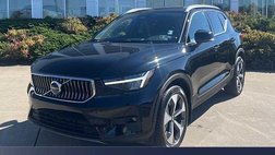 2023 Volvo XC40 B5 Plus Bright Theme