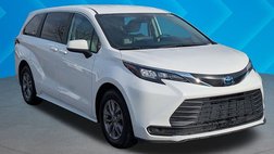 2024 Toyota Sienna LE 8-Passenger