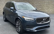 2022 Volvo XC90 T6 Momentum 7-Passenger