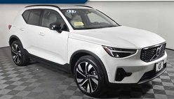 2023 Volvo XC40 B5 Plus Dark Theme