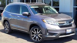 2020 Honda Pilot Touring w/Rear Captain's Chairs