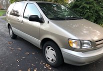 2000 Toyota Sienna XLE