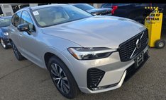 2025 Volvo XC60 B5 Core Dark Theme