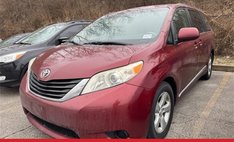 2014 Toyota Sienna LE 7-Passenger Auto Access Seat