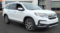 2020 Honda Pilot Touring w/Rear Captain's Chairs