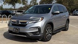 2021 Honda Pilot Touring w/Rear Captain's Chairs