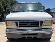 2004 Ford E-350 Base