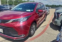 2021 Toyota Sienna XLE 8-Passenger