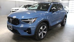 2024 Volvo XC40 B5 Plus Dark Theme
