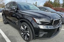 2025 Volvo XC40 B5 Plus Bright Theme