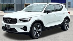 2026 Volvo XC40 B5 Plus