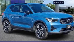 2023 Volvo XC40 B5 Plus Dark Theme