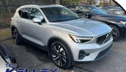 2023 Volvo XC40 B5 Plus Bright Theme