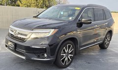 2020 Honda Pilot Touring w/Rear Captain's Chairs