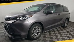 2022 Toyota Sienna LE 8-Passenger