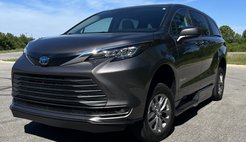 2022 Toyota Sienna LE 8-Passenger