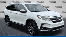 2022 Honda Pilot Touring w/Rear Captain's Chairs