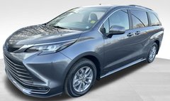 2025 Toyota Sienna LE 8-Passenger