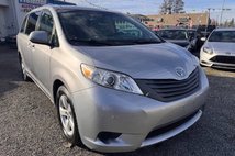 2017 Toyota Sienna LE 7-Passenger Auto Access Seat