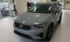 2025 Volvo XC40 B5 Core Bright Theme