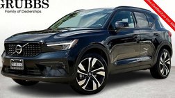 2025 Volvo XC40 B5 Plus Dark Theme