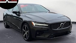 2024 Volvo S60 B5 Plus Dark Theme