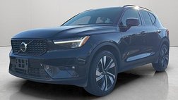 2023 Volvo XC40 B5 Plus Dark Theme