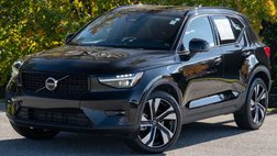 2024 Volvo XC40 B5 Ultimate Dark Theme