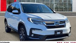 2022 Honda Pilot Touring w/Rear Captain's Chairs