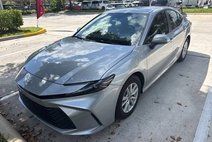 2025 Toyota Camry Hybrid LE