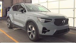 2025 Volvo XC40 B5 Plus Dark Theme
