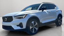 2023 Volvo XC40 B5 Plus Dark Theme