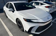 2025 Toyota Camry Hybrid SE