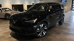 2023 Volvo XC40 B5 Plus Dark Theme