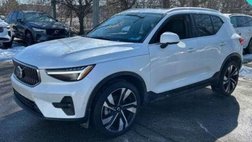 2025 Volvo XC40 B5 Plus Bright Theme
