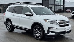 2020 Honda Pilot Touring w/Rear Captain's Chairs