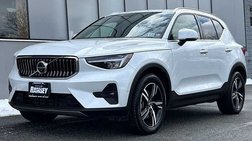 2023 Volvo XC40 B5 Plus Bright Theme