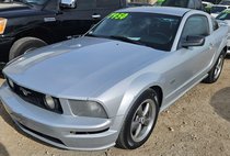 2005 Ford Mustang GT Deluxe