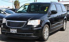 2013 Chrysler Town and Country Touring