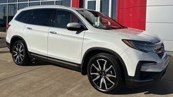2020 Honda Pilot Touring w/Rear Captain's Chairs