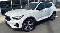 2025 Volvo XC40 B5 Plus Dark Theme