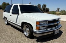 1999 Chevrolet Tahoe Lowered 2wd 2 door tahoe BARN DOORS!