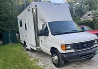 2004 Ford E-Series Van 