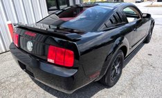 2005 Ford Mustang V6 Deluxe