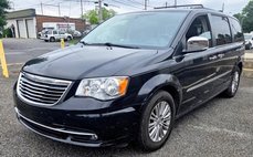 2016 Chrysler Town and Country Anniversary Edition FWD